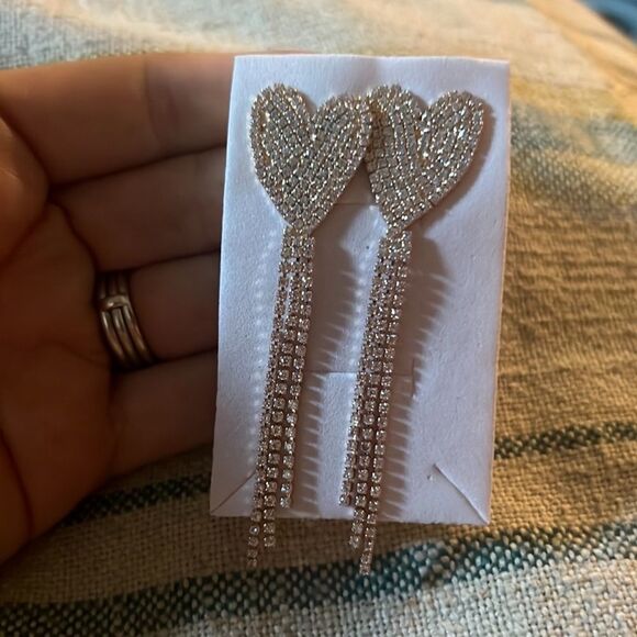 Elegant 14K Gold Plated Heart Dangle Earrings - Picture 1 of 6